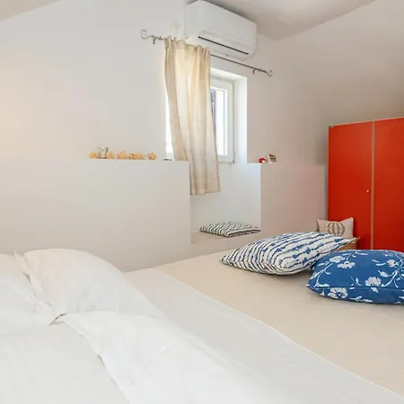 بيت للعطل Stunning In With Kitchen بيروفاتش