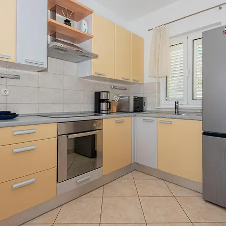 Stunning In With Kitchen