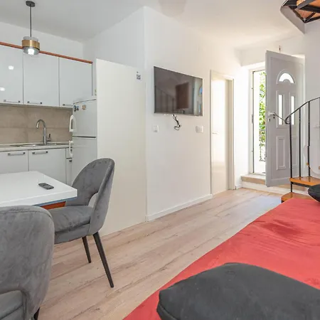 Vakantiehuis Stunning In With Kitchen