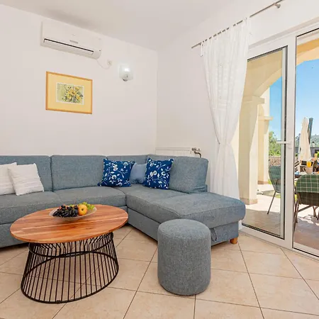 Stunning In With Kitchen Vakantiehuis Pirovac