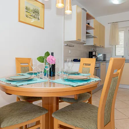 Holiday home Stunning In With Kitchen Pirovac