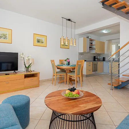 Stunning In With Kitchen * Pirovac