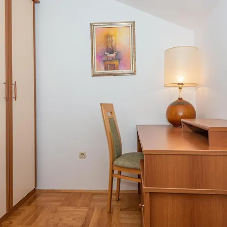 Stunning In With Kitchen