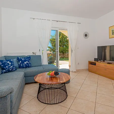 Vakantiehuis Stunning In With Kitchen