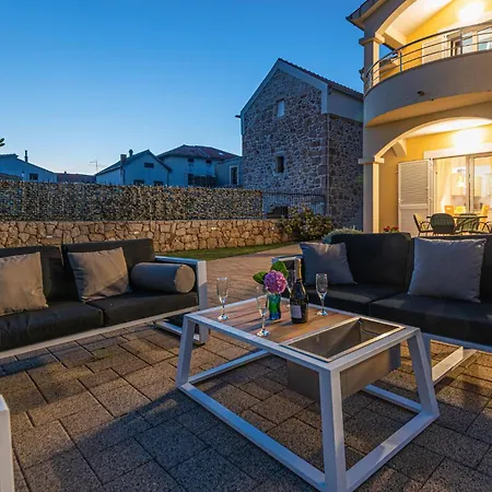 Stunning In With Kitchen * Pirovac