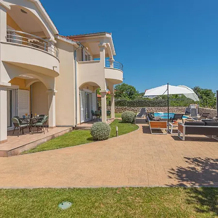 Stunning In With Kitchen Holiday home Pirovac