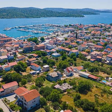 Stunning In With Kitchen