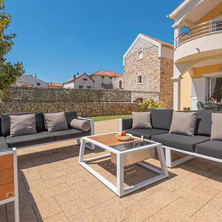 Holiday home Stunning In With Kitchen Pirovac