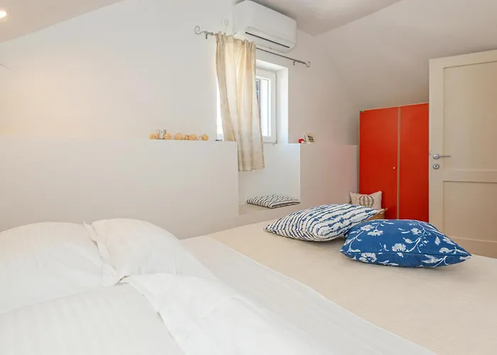 別荘 Stunning In With Kitchen ピロヴァッツ