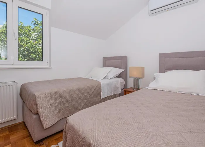 Stunning In With Kitchen *