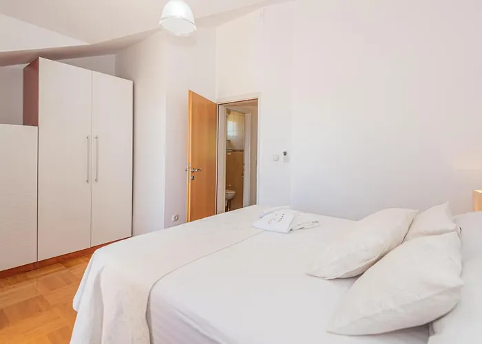 Stunning In With Kitchen * Pirovac