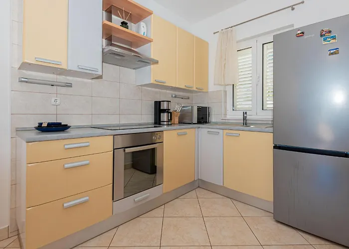 Stunning In With Kitchen