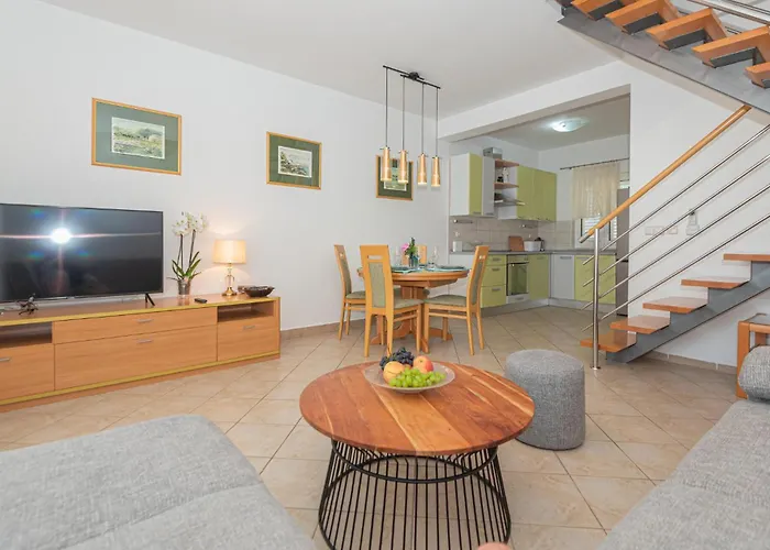 Ferienhaus Stunning In With Kitchen *