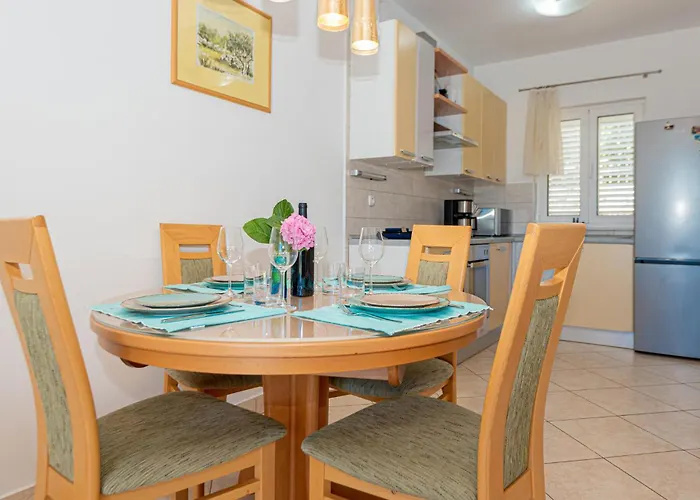 Ferienhaus Stunning In With Kitchen Pirovac