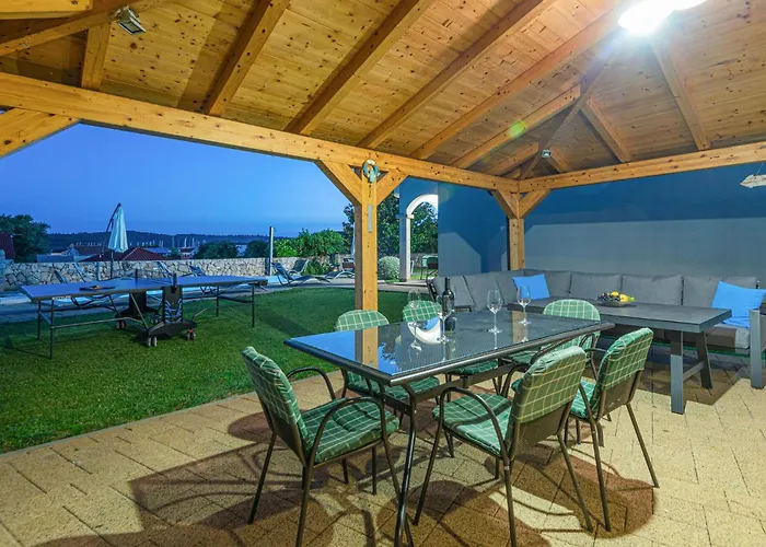 Stunning In With Kitchen 別荘