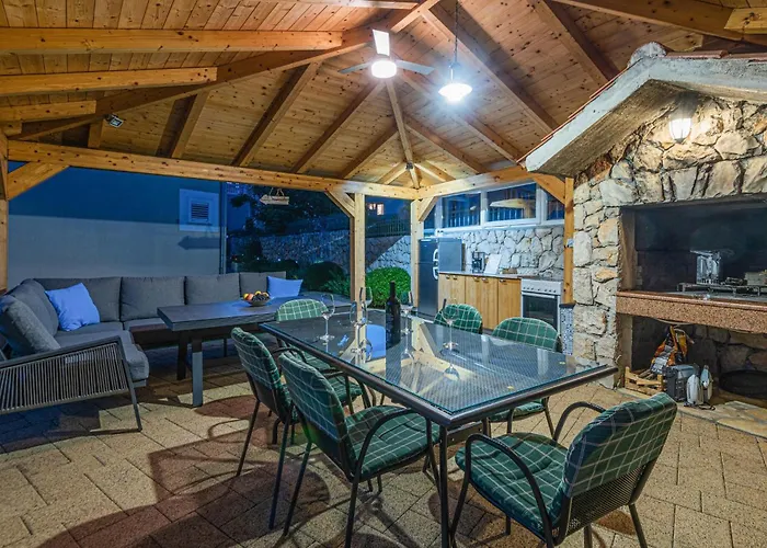 Ferienhaus Stunning In With Kitchen *