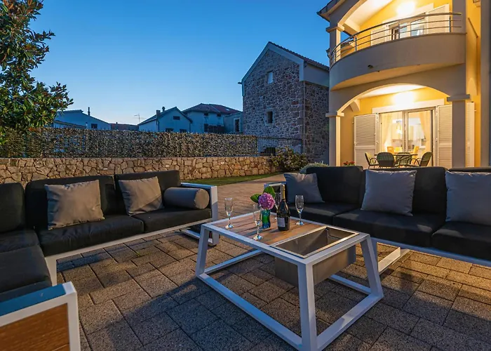 Stunning In With Kitchen * Pirovac