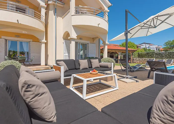 Ferienhaus Stunning In With Kitchen