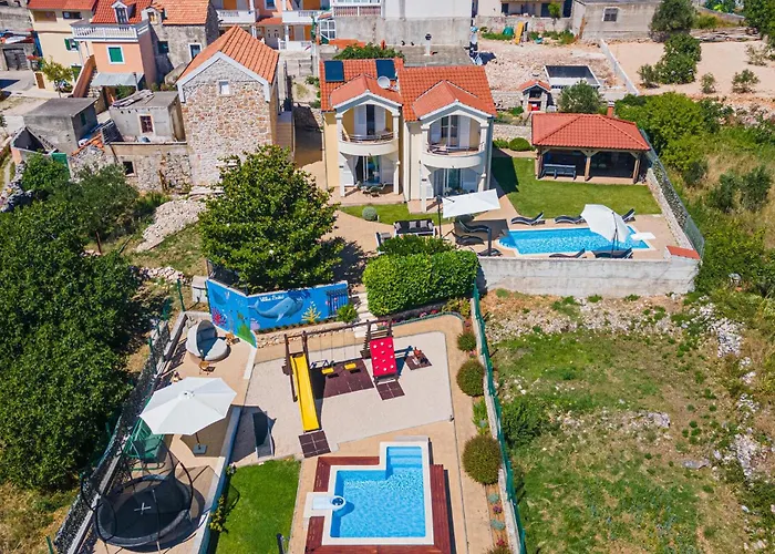 Ferienhaus Stunning In With Kitchen