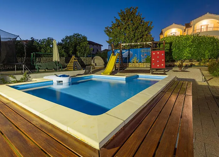 Ferienhaus Stunning In With Kitchen Pirovac