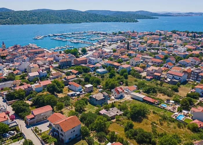 Stunning In With Kitchen