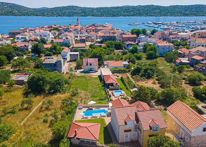 Stunning In With Kitchen 別荘