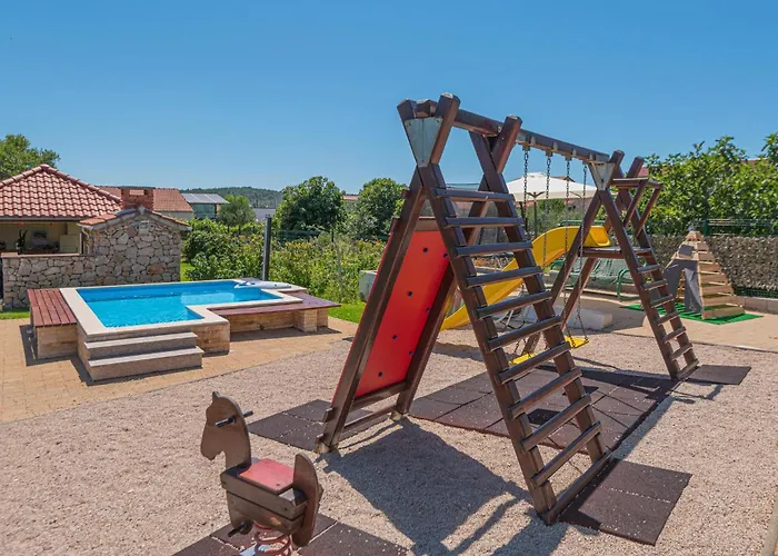 Ferienhaus Stunning In With Kitchen