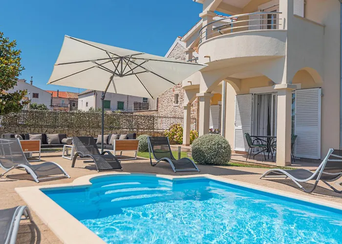 Stunning In With Kitchen * Pirovac